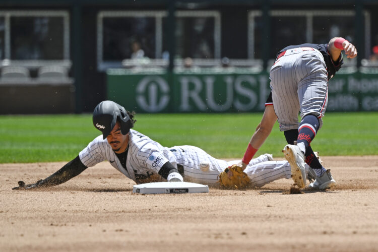 White Sox cruise by Twins